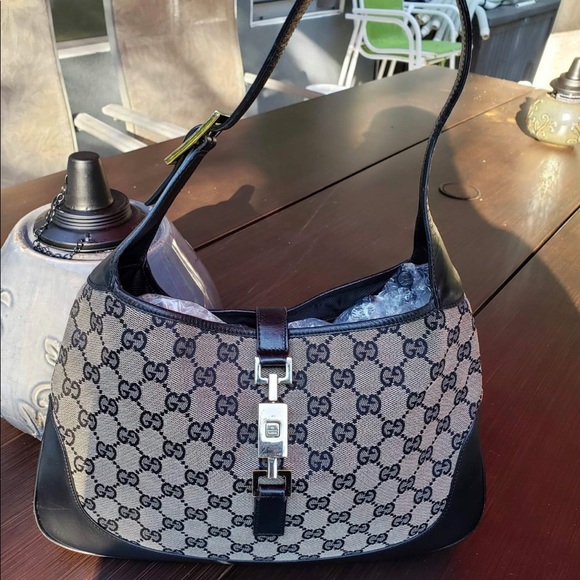 Gucci canvas shoulder bag SOLD to TRADESY - Picture 2 of 8